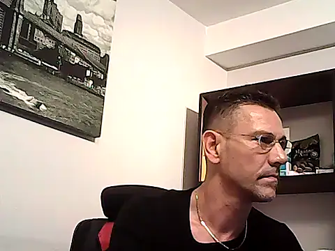 mastercharisma35のライブXXXチャット