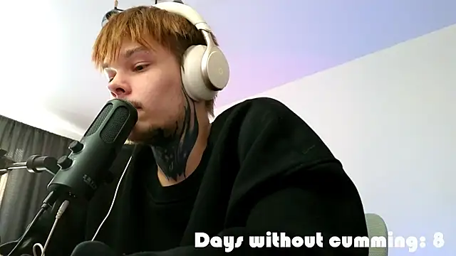 DENIS_HERE webkamerás műsora