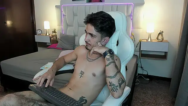 nextboywell1's Live XXX Chat