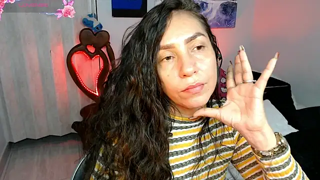 naihroby Adlı Modelin Canlı XXX Sohbeti