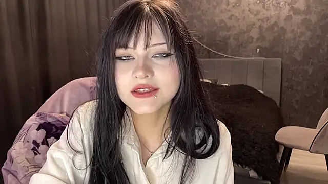 EmilyEmbears Adlı Modelin Canlı XXX Sohbeti