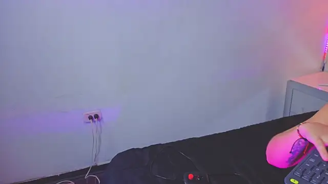 Miah_Stewart Live XXX-chat