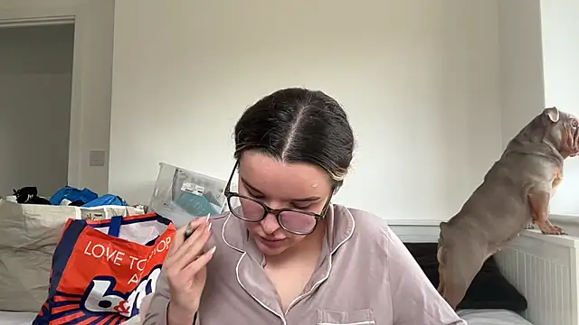 maisiesmithx: απευθ είας συνομιλία ΧΧΧ