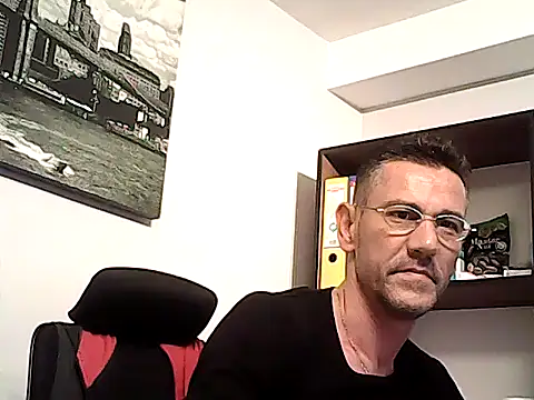 mastercharisma35 Adlı Modelin Canlı XXX Sohbeti