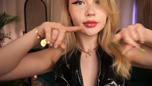 LauraWifeness Live XXX-Chat