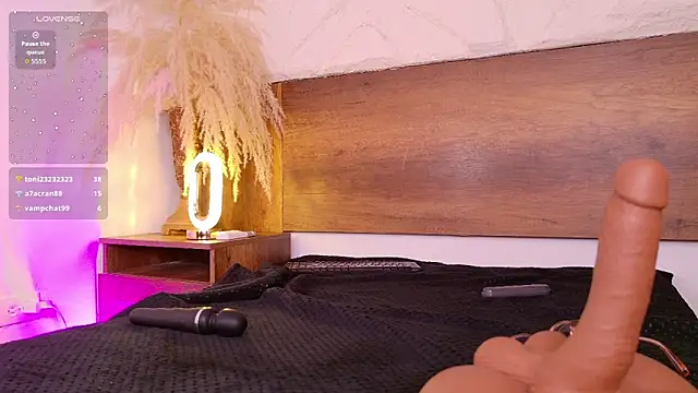 lara_curly Live XXX Chat