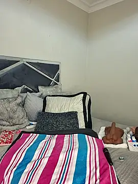 ThickianaRider 现场XXX聊天