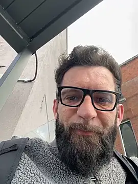 Show modela Michel_huge na web-kameri