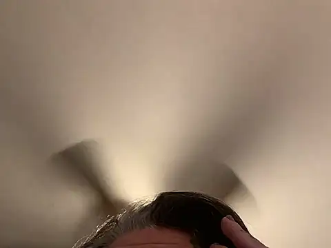 Kitty_bang: διαδικτυακό σόου στην κάμερα