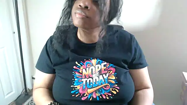 Онлайн чат XXX Sexymona1218