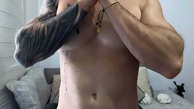 XXX chat uživo modela Isaac_Carter