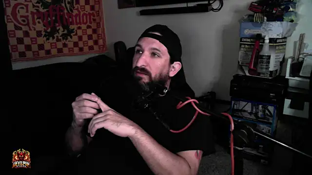 DevilPup75_ Chat XXX in diretta