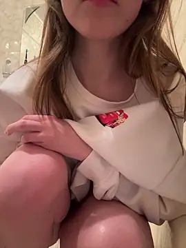 JuicyGamess' Live XXX Chat