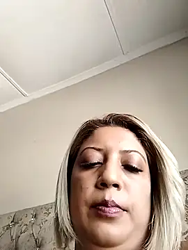 IndianLara – Naživo XXX chat