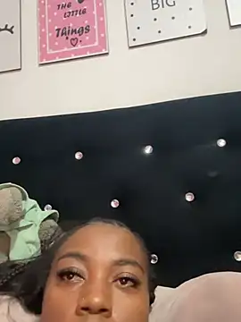 Chat +18 de CiaraEbony ao vivo