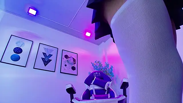 Maddie_T18 লাইভ XXX চ্যাট