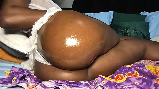 Chat +18 de choco_petite ao vivo