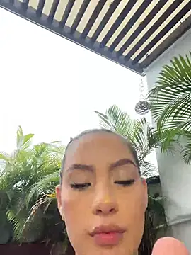 Megaan_Rousee Pertunjukan Webcam