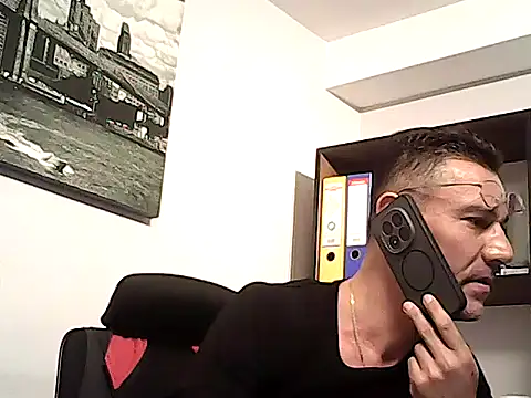 mastercharisma35 Adlı Modelin Canlı XXX Sohbeti