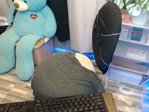 master_levi live XXX chat