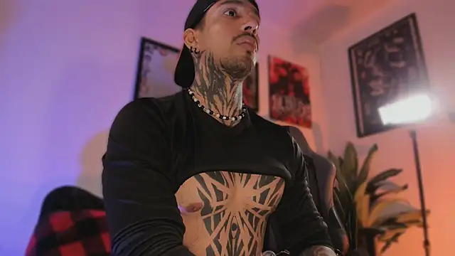 TigerStripes1_ Chat XXX in diretta