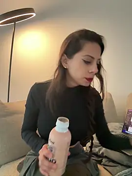 Chicalatina1990 Adlı Modelin Web Kamerası Şovu