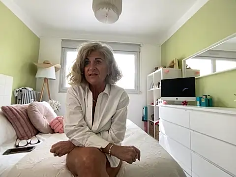 NaughtyMonicaUK Show in webcam