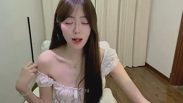 Onecutelittle's Live XXX Chat