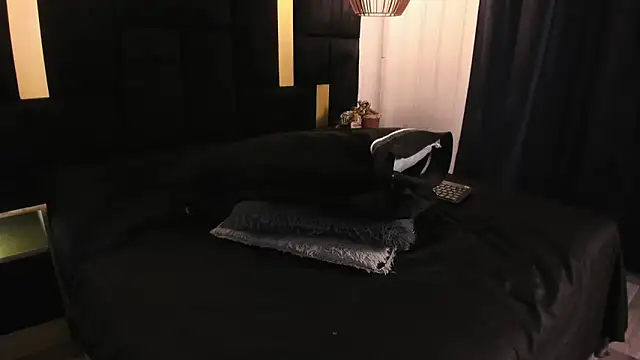 Lucio__Fox 现场XXX聊天