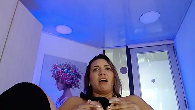 milfsecret69's Live XXX Chat