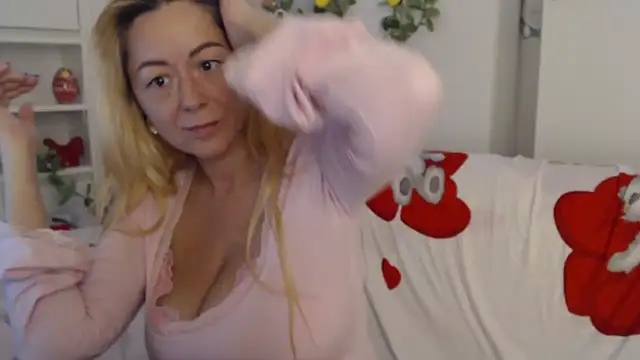 Chatroom XXX en direct de _karolynesyera_