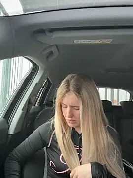 Show modela Holly-Glamour na web-kameri