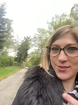 แชท XXX สดของ blondie-27