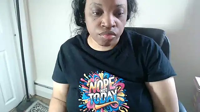 Sexymona1218: онлайн-секс-чат