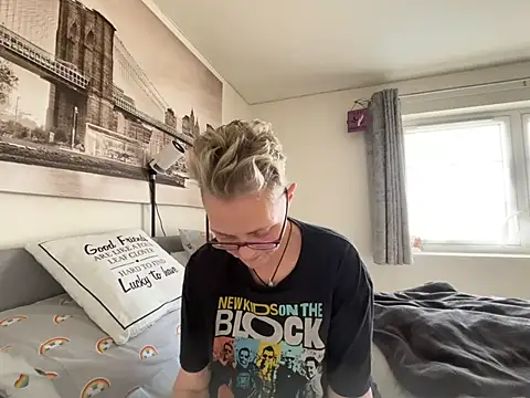 Curvy-Jinx Live XXX-chat