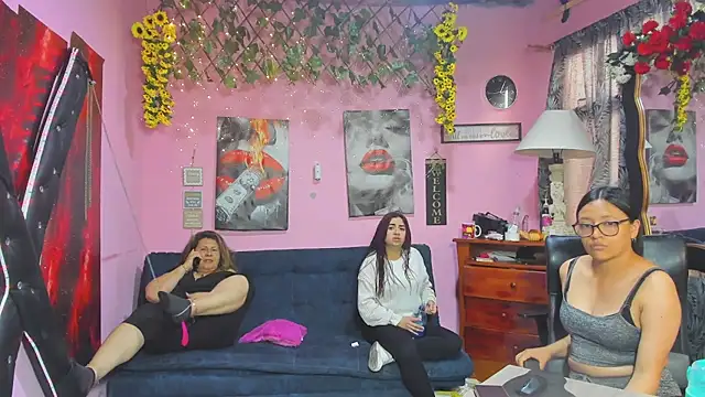 lesbiancuple 现场XXX聊天