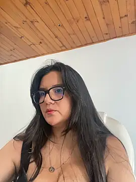 Онлайн чат XXX SWEETLILY18