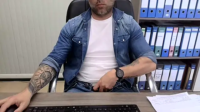 Evasionee: διαδικτυακό σόου στην κάμερα