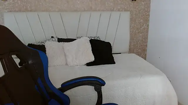 AliceSmity_'s Live XXX Chat