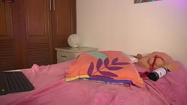 Chat +18 de pocahotass_11 ao vivo