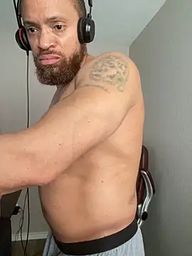 Czat XXX na żywo – Fathero1time