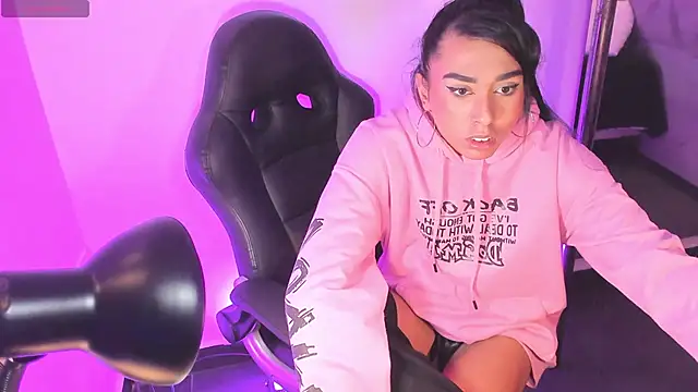 Daniiela_Ember Adlı Modelin Canlı XXX Sohbeti