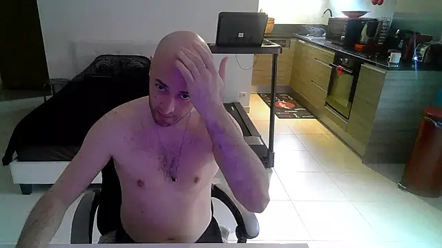 ALi_084: διαδικτυακό σόου στην κάμερα