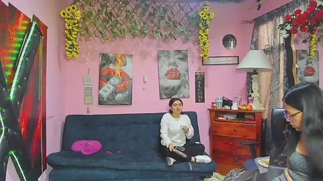 lesbiancuple webcam show