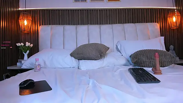 LisaLain's Live XXX Chat