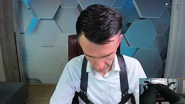 Show modela SteveTiger na web-kameri