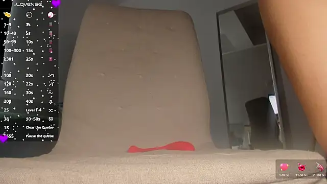 laura-hills18's Live XXX Chat