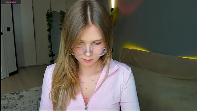 linakorvinn Live XXX chat