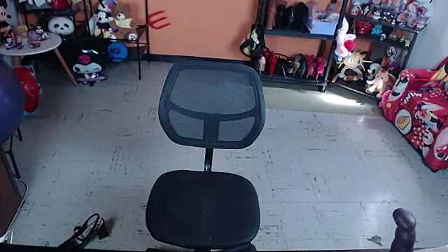 MissMiia2: онлайн-секс-чат