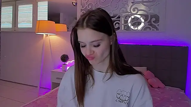 LuisaClover élő XXX-chatje